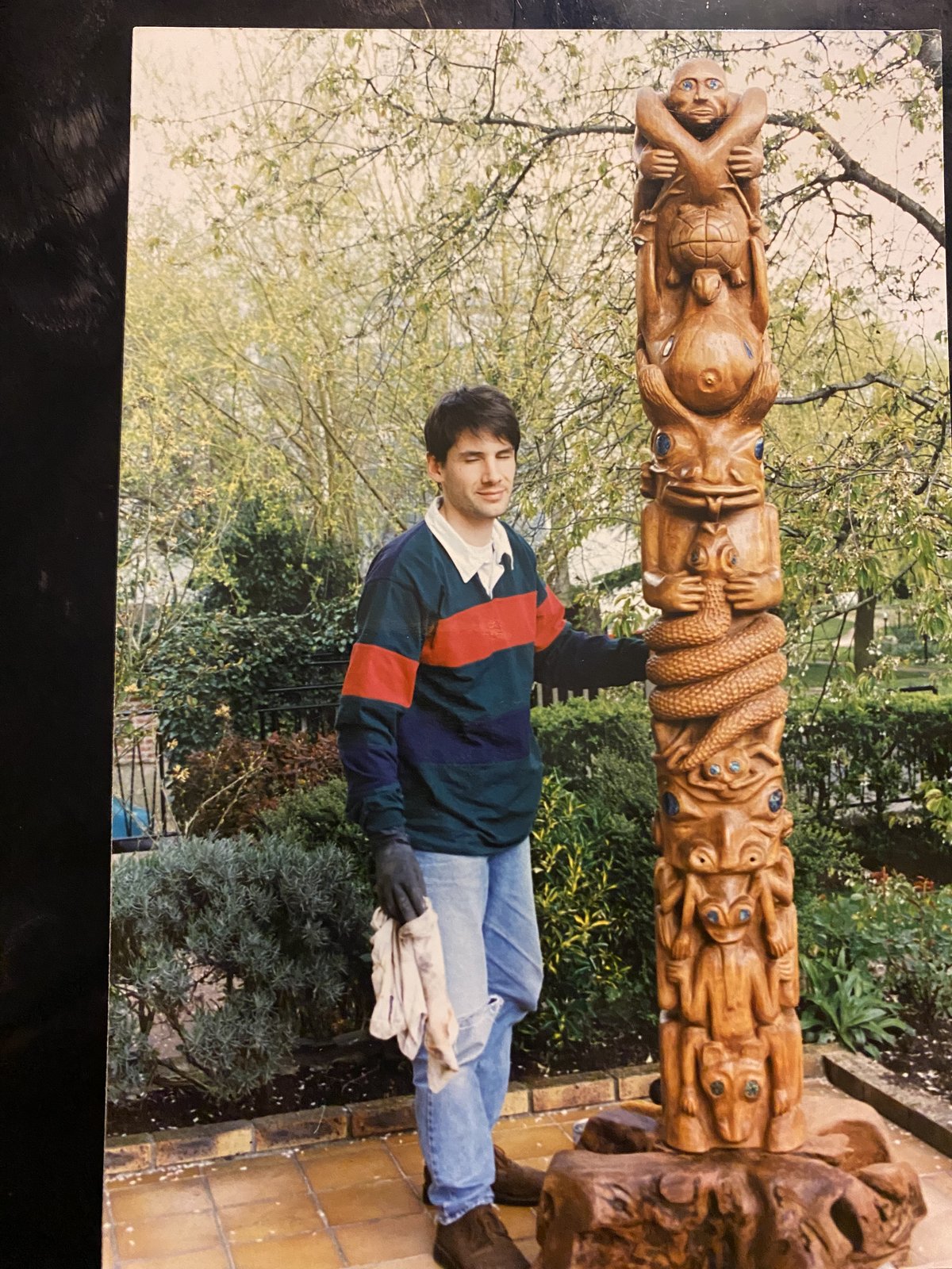 Totem — L'Artiste et son Œuvre